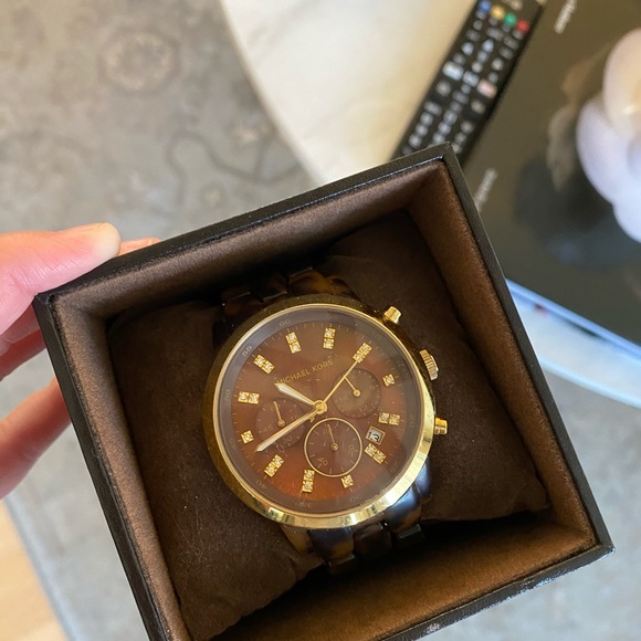 Michael Kors Tortoise Watch- Excellent Condition! - Picture 6 of 6